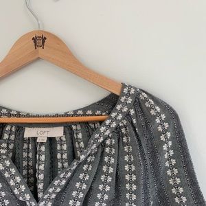 Loft gray and white 3/4 length sleeve blouse